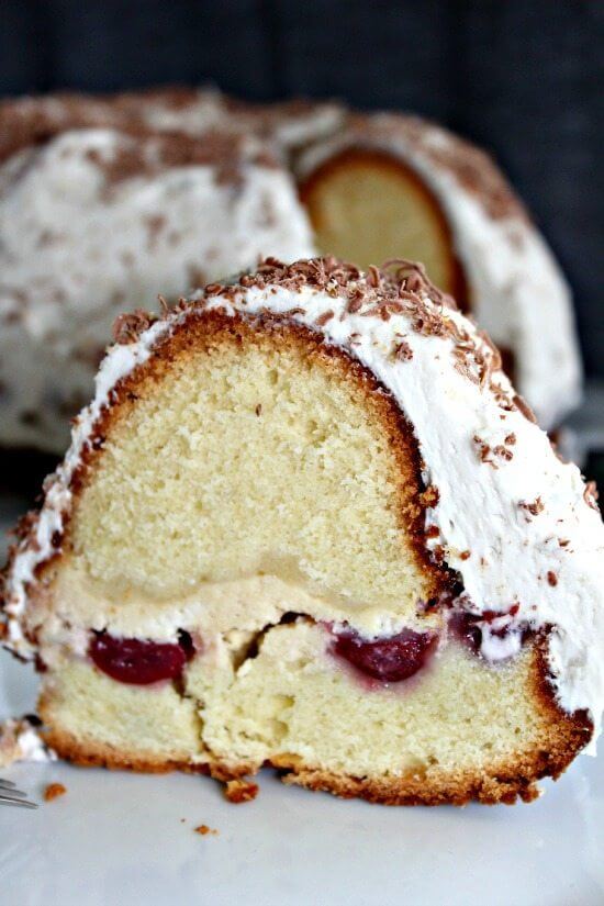 Bundt Cake with Cheesecake Center