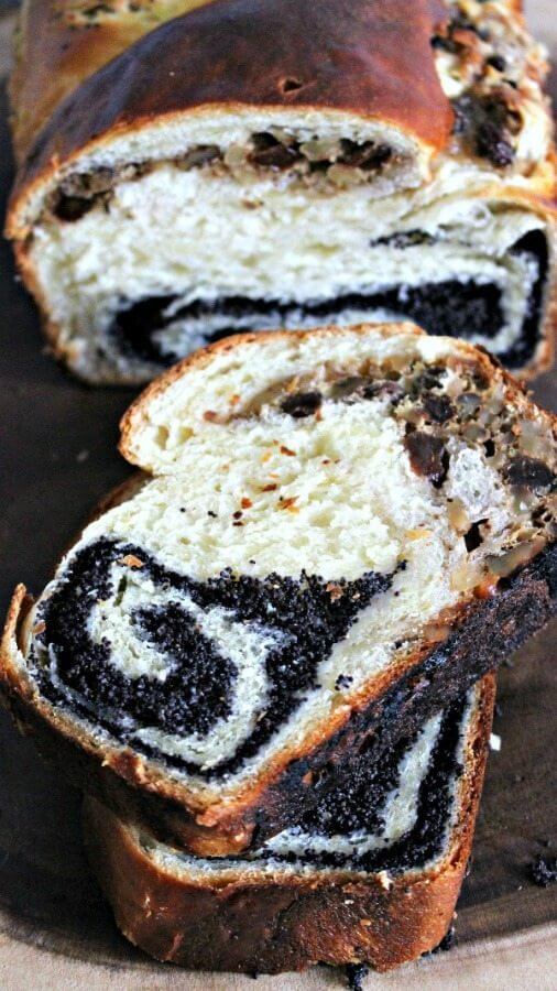 Poppy Seed and Walnut Roll Bread