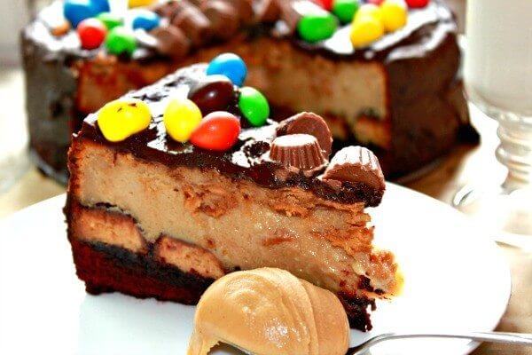 Peanut Butter Cheesecake with Brownie Bottom and Reese's