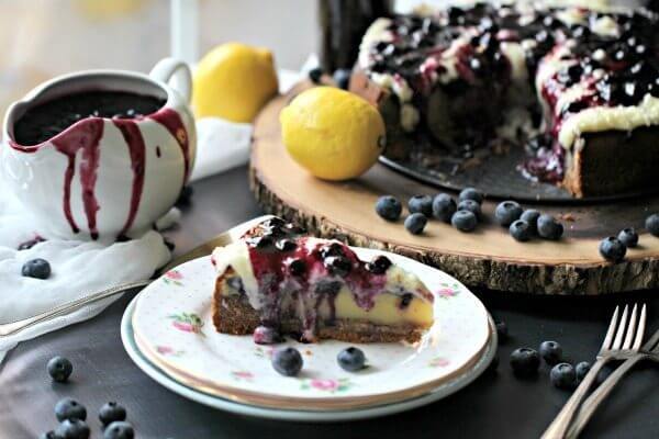 French blueberry cake charlotte on a plate. Horizontal top view Stock Photo  by ©lenyvavsha 80910888