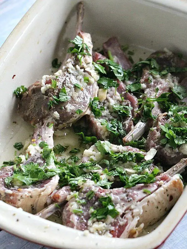 Image of garlic lamb chops topped with chopped parsley.