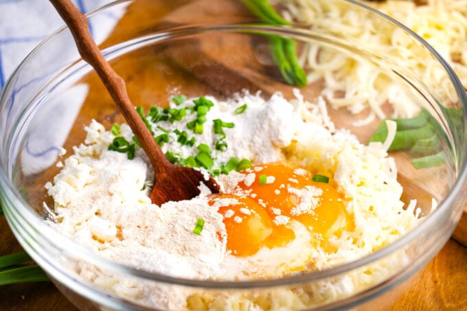 Cheese filling for puff pastry cheese pockets.