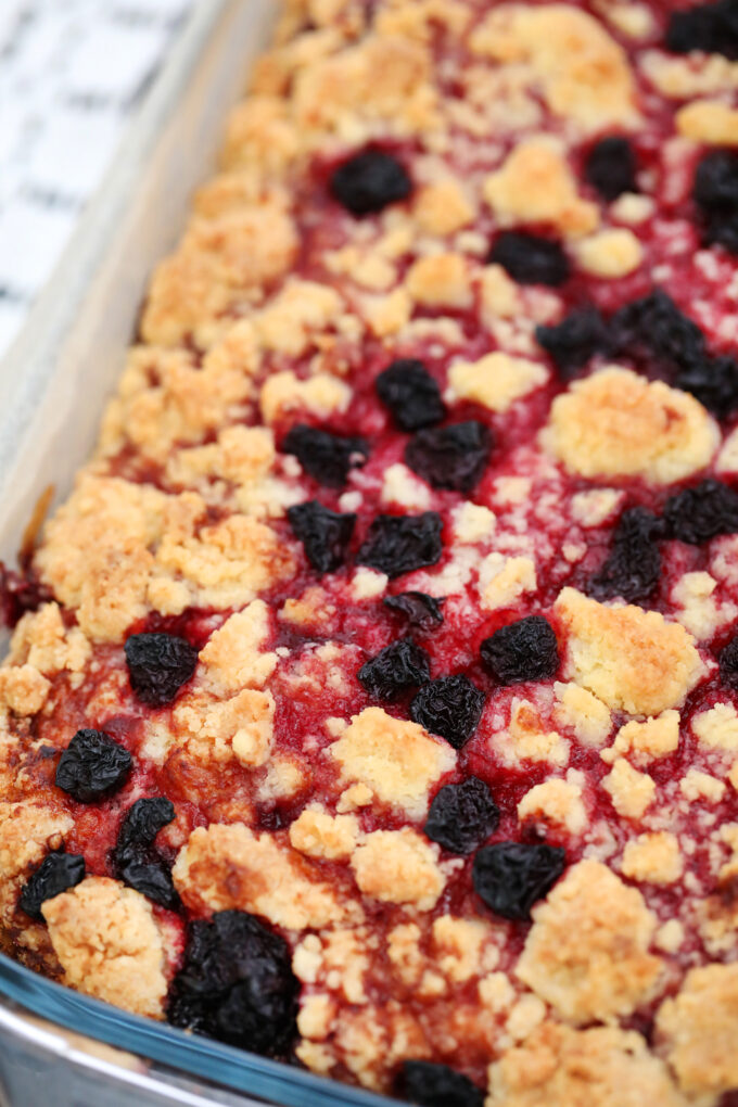 Cherry Cream Cheese Coffee Cake is made with a cake layer topped with a cheesecake filling, juicy cherries and a buttery crumb topping. #coffeecake #brunch #cherries #sweetandsavorymeals #desserts