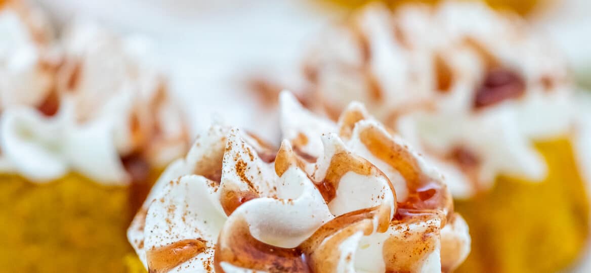 Very easy to make Pumpkin Lava Cakes are stuffed with sweet Dulce de Leche, topped with whipped cream and sprinkled with cinnamon. #pumpkin #lavacakes #dulcedeleche #thanksgiving #sweetandsavorymeals