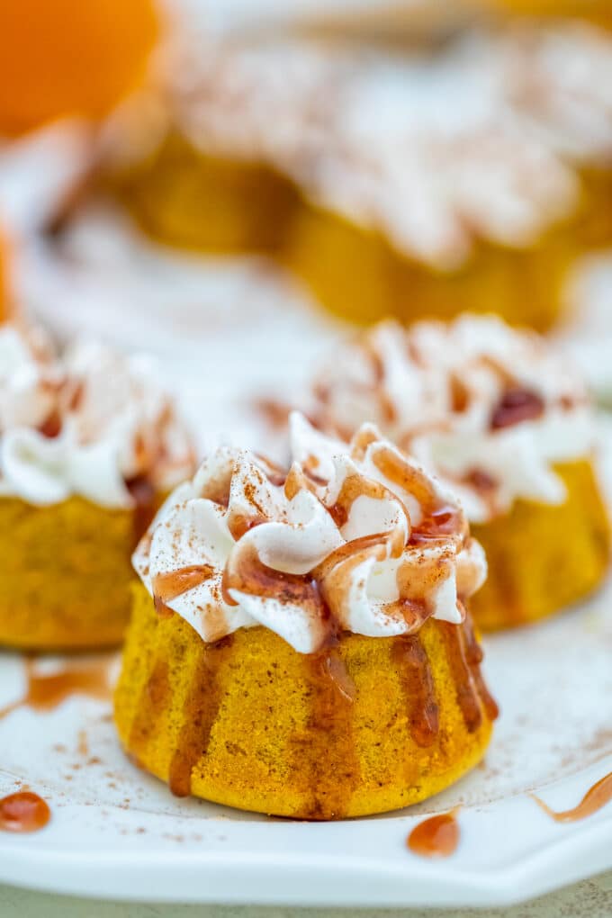 Very easy to make Pumpkin Lava Cakes are stuffed with sweet Dulce de Leche, topped with whipped cream and sprinkled with cinnamon. #pumpkin #lavacakes #dulcedeleche #thanksgiving #sweetandsavorymeals