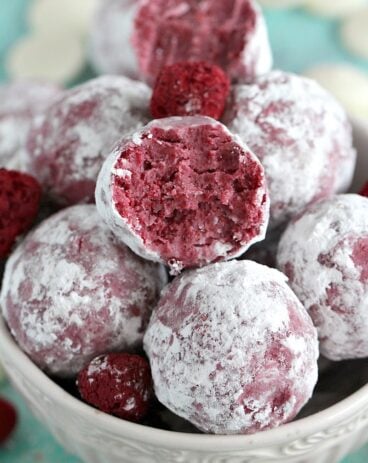 5 ingredients only, these White Chocolate Raspberry Truffles are very easy to make, full of flavor and have a natural pink color!