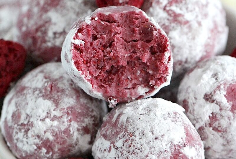 5 ingredients only, these White Chocolate Raspberry Truffles are very easy to make, full of flavor and have a natural pink color!