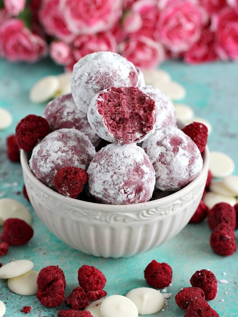 5 ingredients only, these White Chocolate Raspberry Truffles are very easy to make, full of flavor and have a natural pink color!