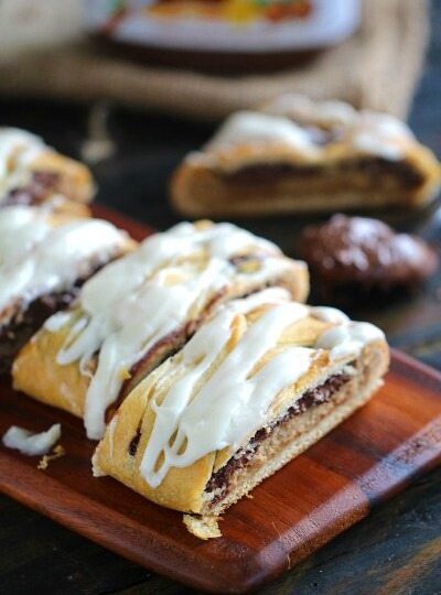 This Peanut Butter Nutella Danish Recipe is super easy to make, a soft danish filled with peanut butter cheesecake and lots of Nutella.
