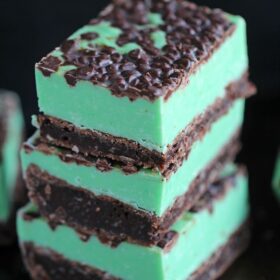 Mint Chocolate Chip Fudge over incredibly fudgy and chocolaty brownies is the best combo ever. Any mint chocolate chip fan will love this easy dessert.