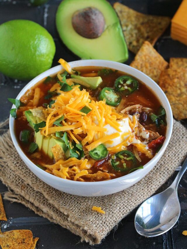 Slow Cooker Chicken Tortilla Soup [Video] Sweet and Savory Meals