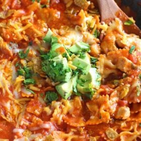 Chicken Enchilada Pasta is a hearty, easy and delicious weeknight meal, made with just a few ingredients and ready in 30 minutes.