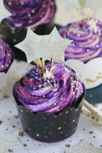 Galaxy Cupcakes are made easy and fun without coloring the buttercream.