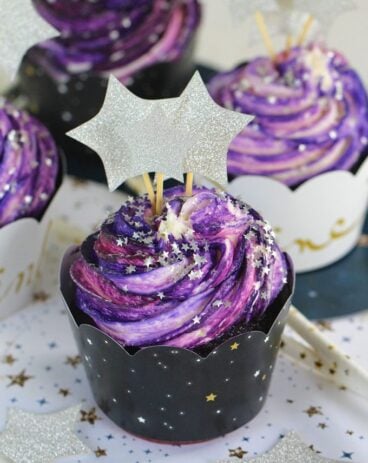 Galaxy Cupcakes are made easy and fun without coloring the buttercream.