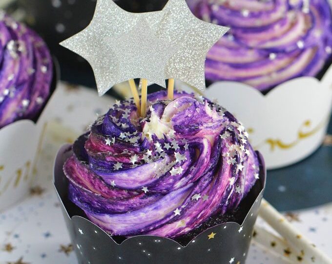 Galaxy Cupcakes are made easy and fun without coloring the buttercream.