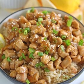 Healthy Honey Lemon Chicken is one of the fastest, most delicious and flavorful dinners you can make in 30 minutes! Not fried and with no processed sugar!