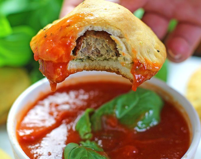 MINI MEATBALL PIES ARE THE PERFECT PARTY APPETIZER OR FUN DINNER. INCREDIBLY EASY TO MAKE, THESE ARE READY IN 30 MINUTES AND PERFECT FOR BUSY FAMILIES.