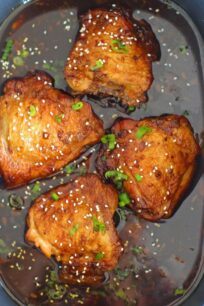 Slow Cooker Garlic Sesame Chicken is very easy to make and full of flavor. Loaded with lots of garlic and perfectly juicy.