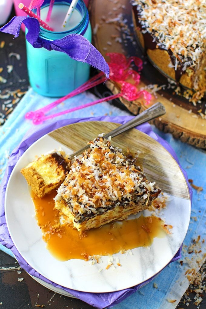 The best No Bake Samoa Cheesecake is so creamy and indulgent. Topped with chocolate ganache, lots of toasted coconut and finished with caramel sauce.