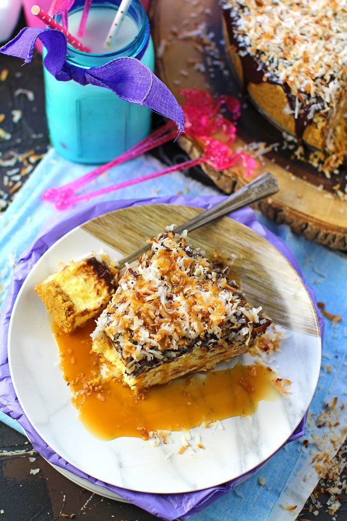 The best No Bake Samoa Cheesecake is so creamy and indulgent. Topped with chocolate ganache, lots of toasted coconut and finished with caramel sauce.