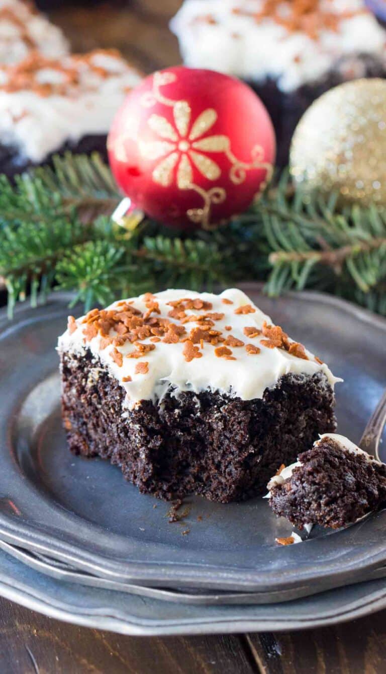 Gingerbread recipe perfect for the holidays. A very easy to make, fluffy, sweet and spiced cake, topped with delicious cream cheese frosting.