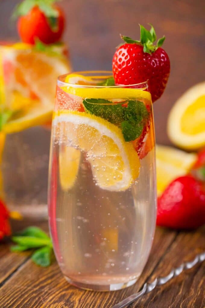 bubbly strawberry lemonade vodka club soda