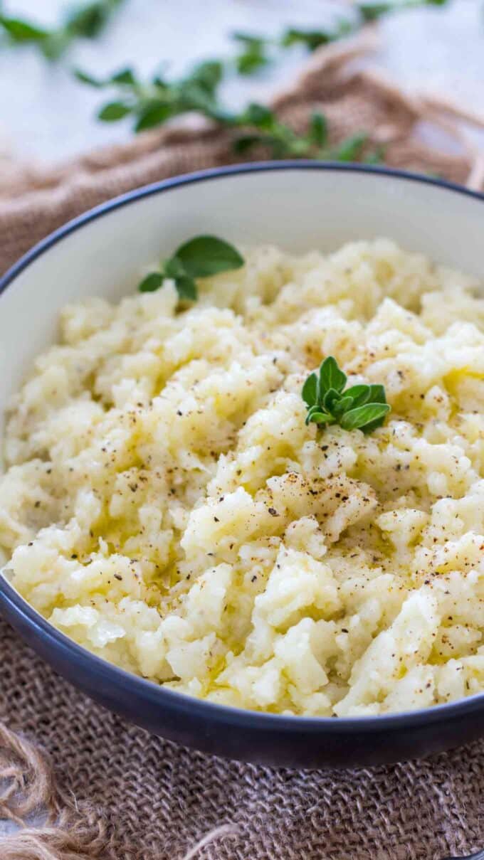 Picture of mashed cauliflower in a bowl.