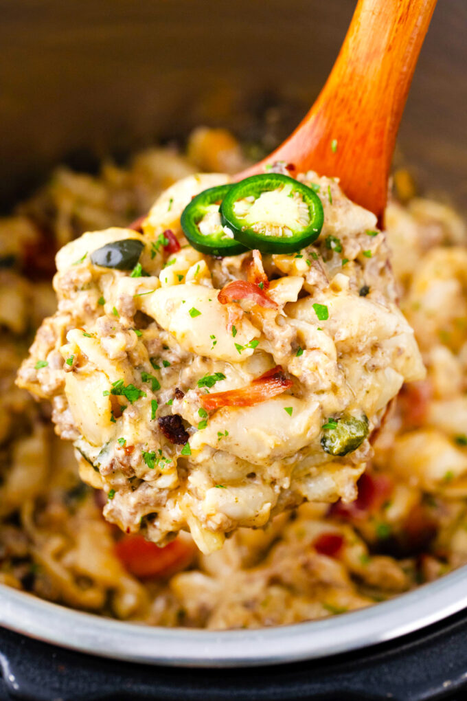 A ladle of cheesy instant pot jalapeno popper pasta.