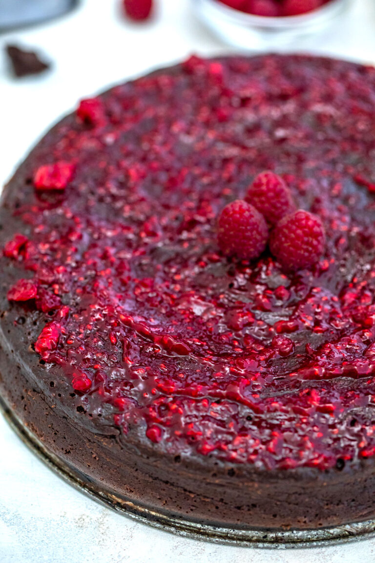 chocolate flourless cake with raspberry sauce