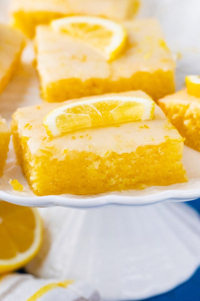 Lemon brownie on a cake stand.