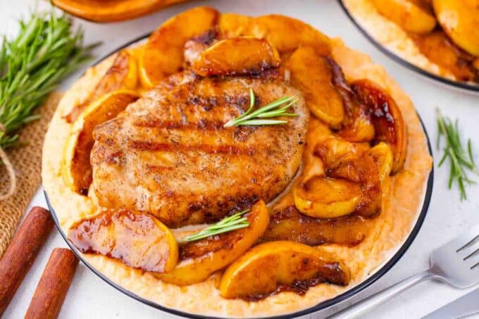 apple cinnamon pork chops with mashed sweet potatoes