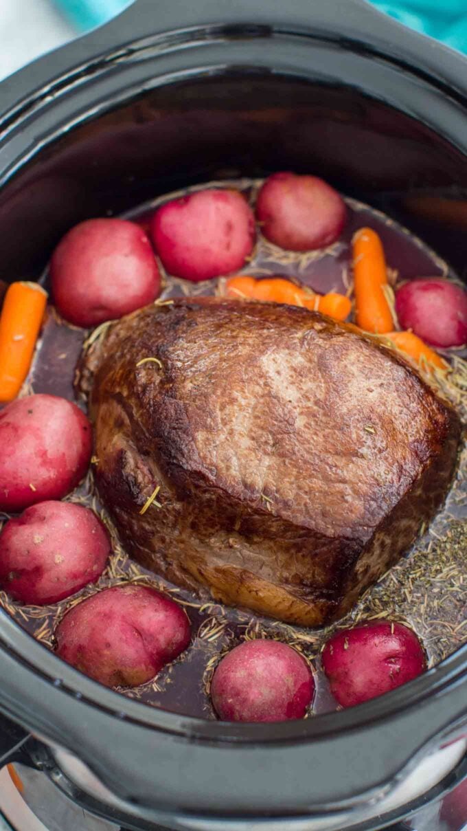 Picture of slow cooker Yankee post roast with potatoes and carrots.