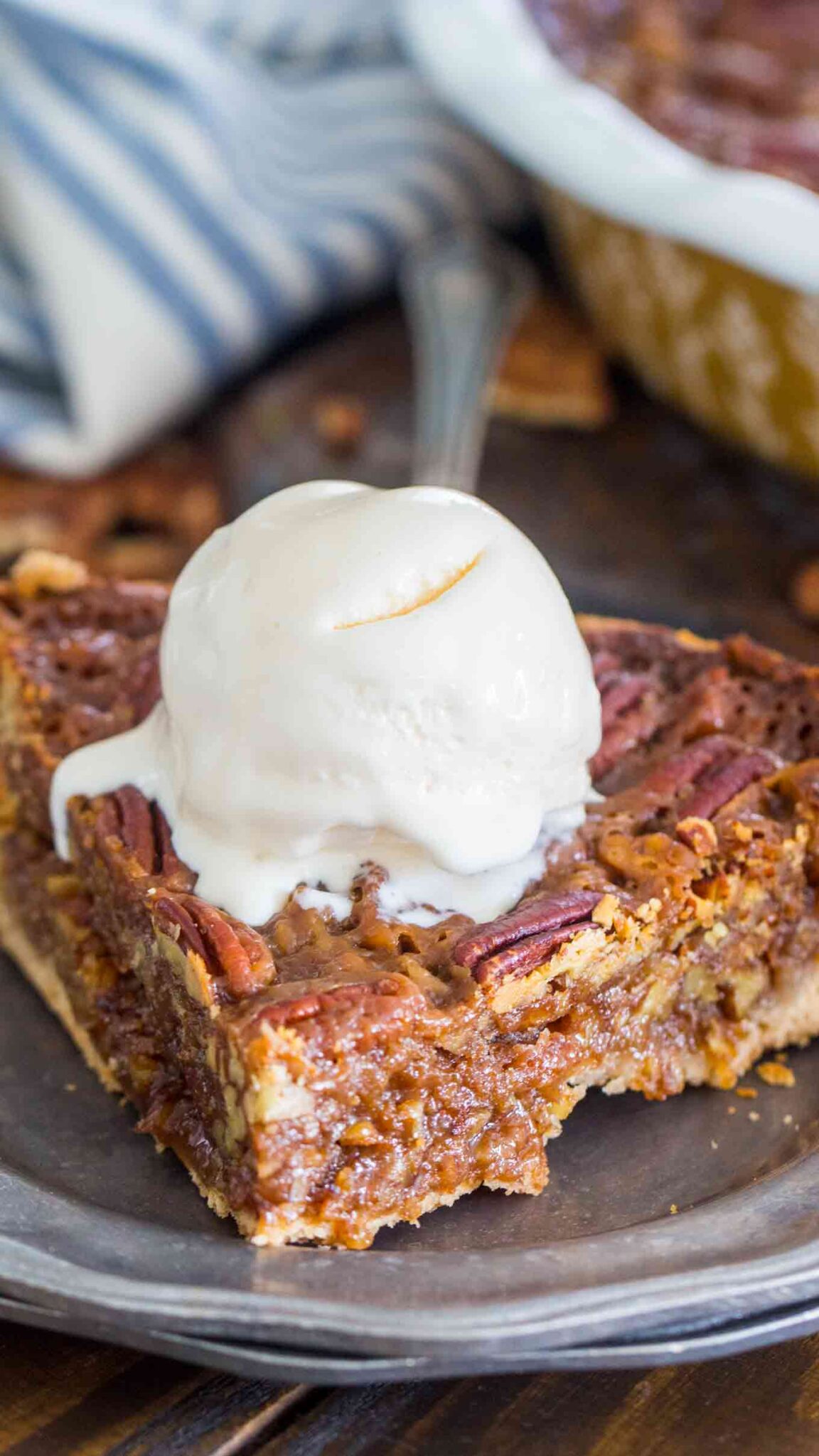 Best Homemade Pecan Pie with Bourbon Recipe [VIDEO] - Sweet and Savory ...