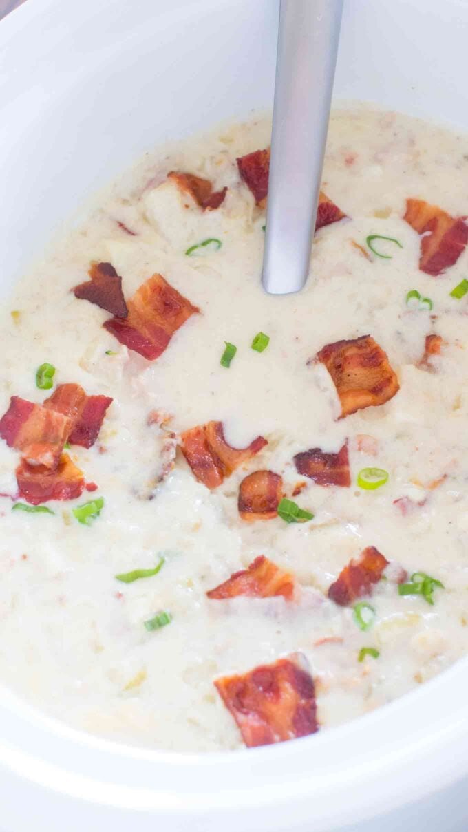 Creamy crockpot clam chowder topped with bacon