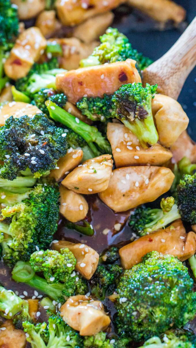 Picture of asian stir fried chicken and broccoli.