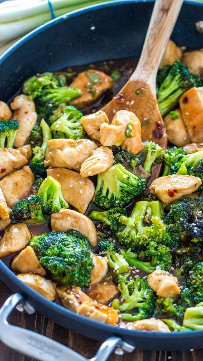 Chicken and Broccoli Stir Fry [Video] Sweet and Savory Meals