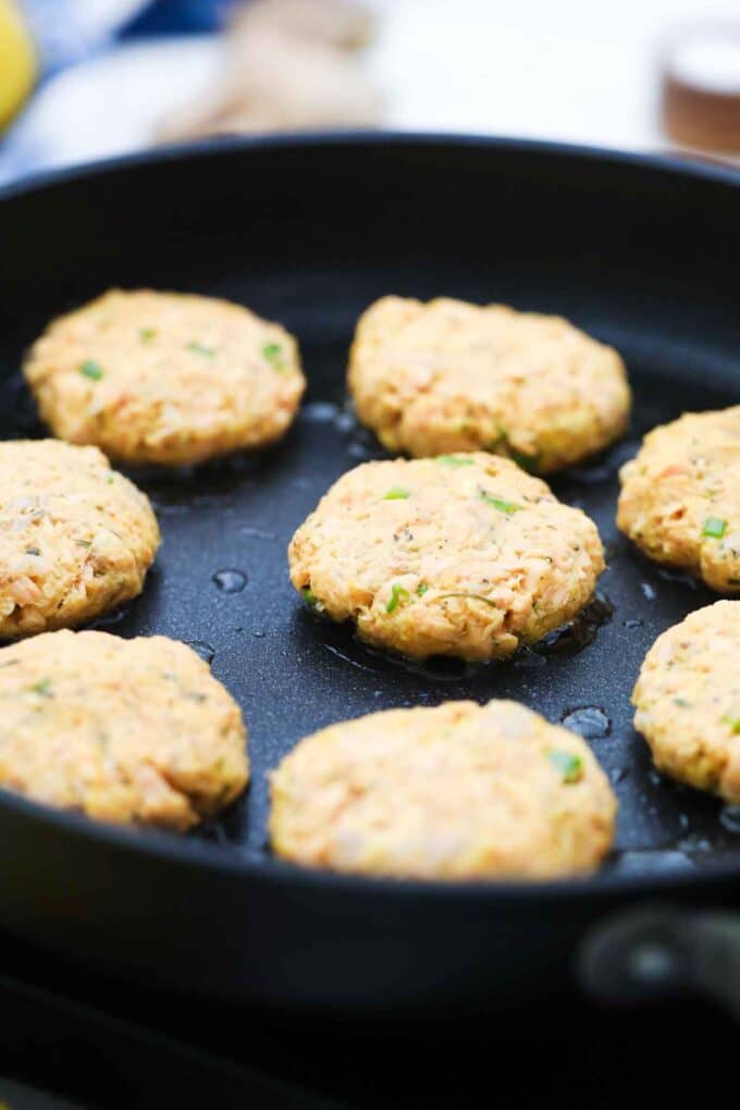 frying salmon cakes