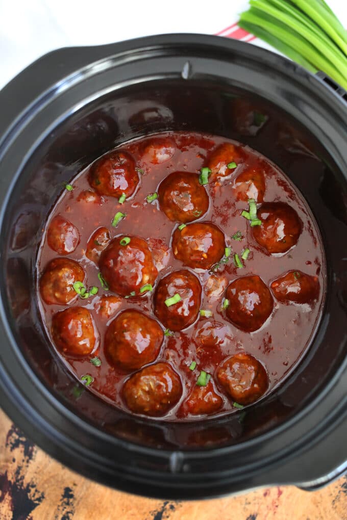 Slow cooker meatballs in barbecue sauce