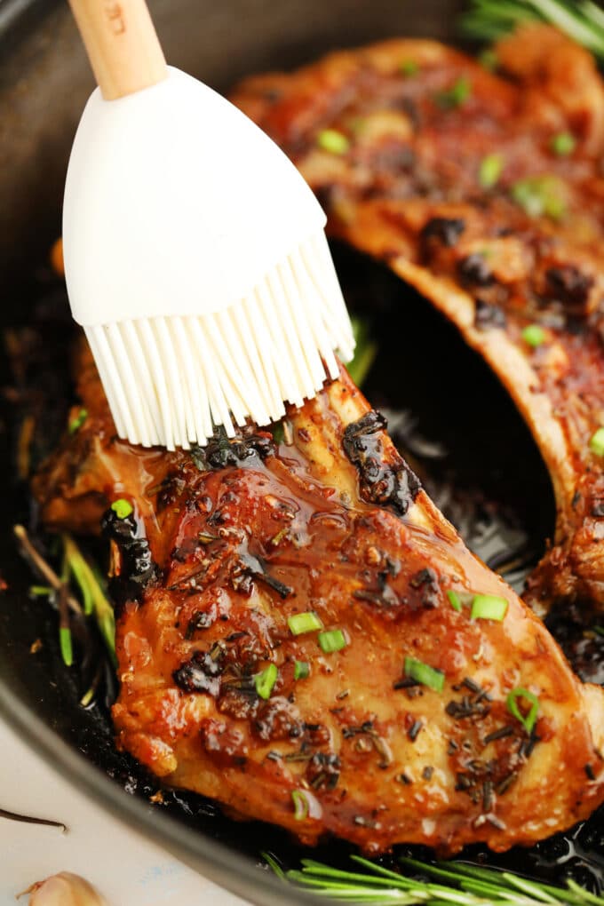 One pan garlic brown sugar lamb ribs photo. 