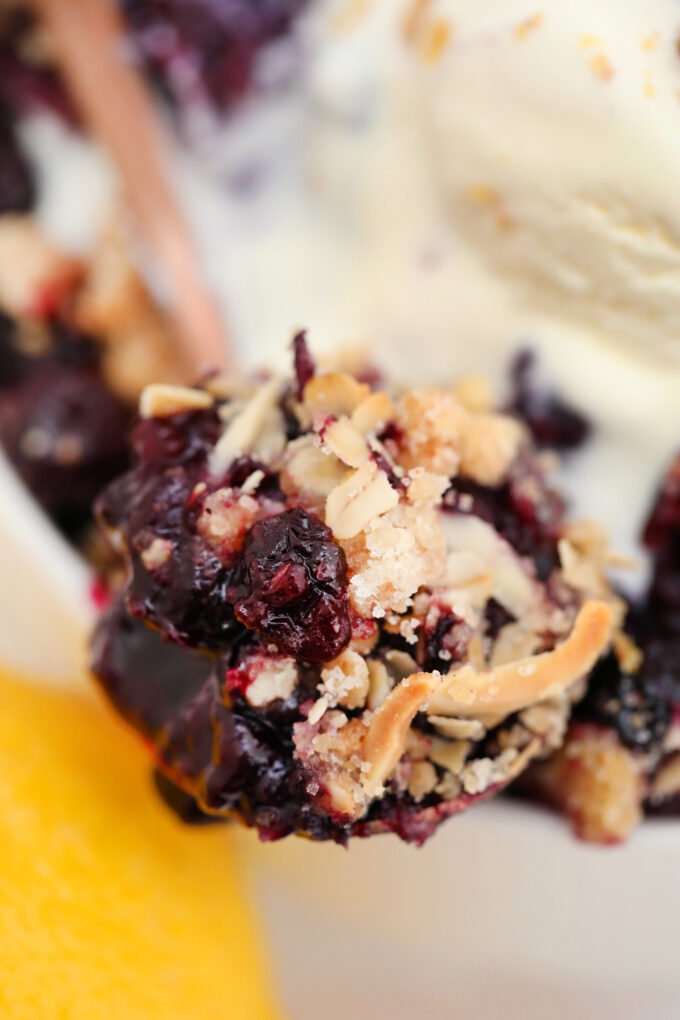 Blueberry Crisp is an easy dessert recipe made with frozen or fresh blueberries. It is ready in under one hour, and is best served with an almond topping and vanilla ice cream! #blueberries #blueberryrecipes #blueberrycrisp #sweetandsavorymeals #dessertrecipes