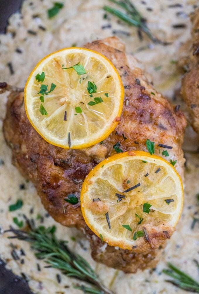photo of lemon Pepper Chicken topped with lemon rounds