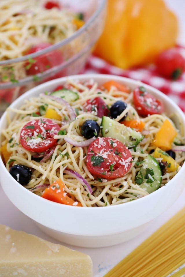 Cold Spaghetti Pasta Salad Recipe [video] - Sweet and Savory Meals