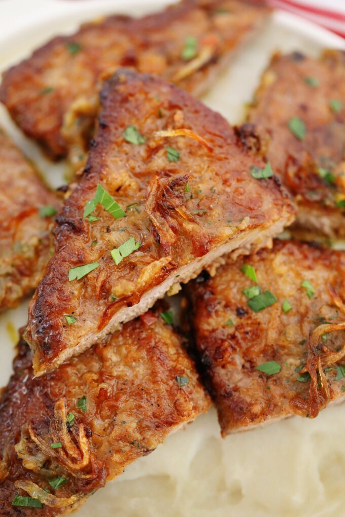 Picture of cube steak garnished with chopped parsley.