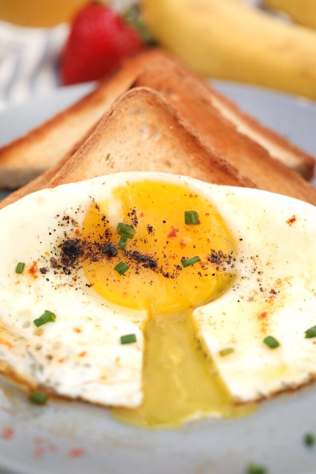 How to Make Perfect Fried Egg [video] - S&SM