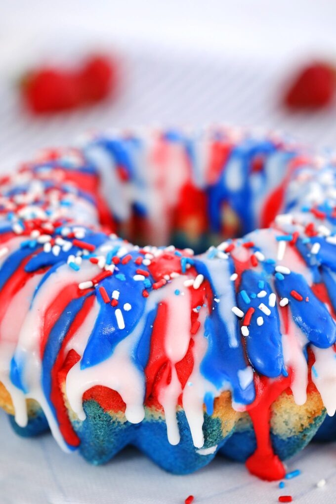 Patriotic Bundt Cake Recipe [video] - Sweet and Savory Meals