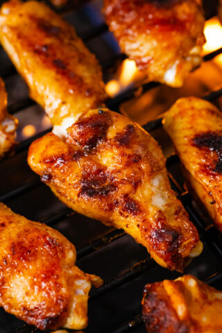 Juicy and crisp grilled chicken wings.