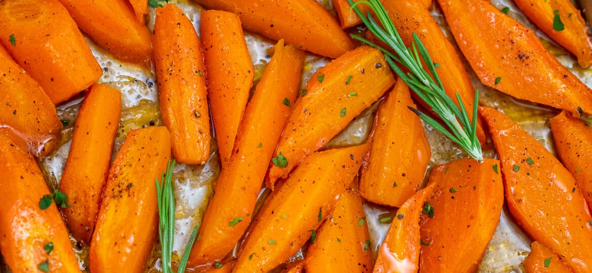 Roasted Carrots make for a quick, tasty, and healthier side dish that is sweet and tender using only a few ingredients you already have in your pantry! #carrots #roastedcarrots #sidedish #thanksgiving #sweetandsavorymeals