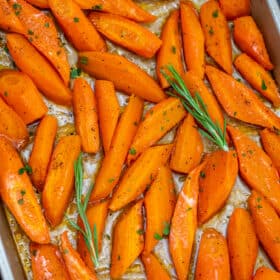 Roasted Carrots make for a quick, tasty, and healthier side dish that is sweet and tender using only a few ingredients you already have in your pantry! #carrots #roastedcarrots #sidedish #thanksgiving #sweetandsavorymeals