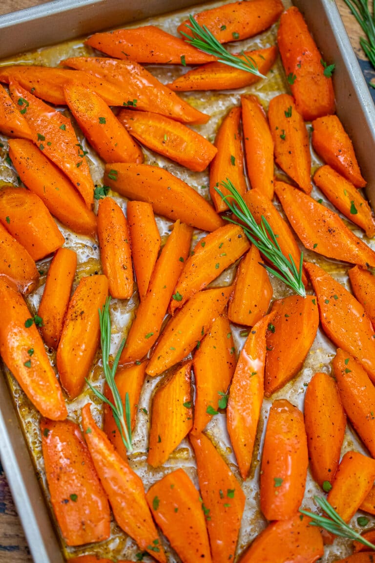 Roasted Carrots make for a quick, tasty, and healthier side dish that is sweet and tender using only a few ingredients you already have in your pantry! #carrots #roastedcarrots #sidedish #thanksgiving #sweetandsavorymeals