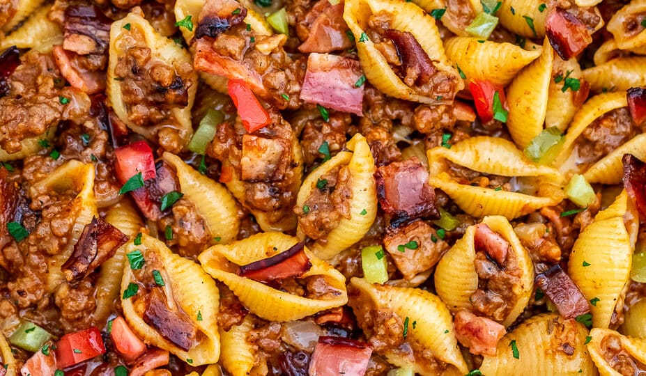 Cheeseburger Pasta is meaty and cheesy - everything you'll love in a hearty dinner! This recipe is a cool take on the American classic for the entire family to enjoy! #pasta #cheeseburgerpasta #pastarecipes #sweetandsavorymeals #dinnerideas